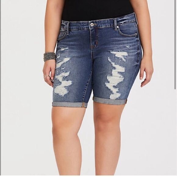 EXCELLENT DISTRESSED CONDITION WOMEN’S SIZE 22 TORRID DENIM BERMUDA SHORTS - Picture 1 of 7
